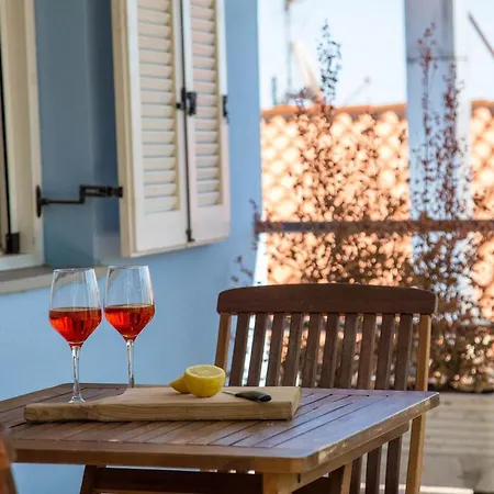 Casa Delfina, Vicinissima Al Mare Iun R1039 別荘